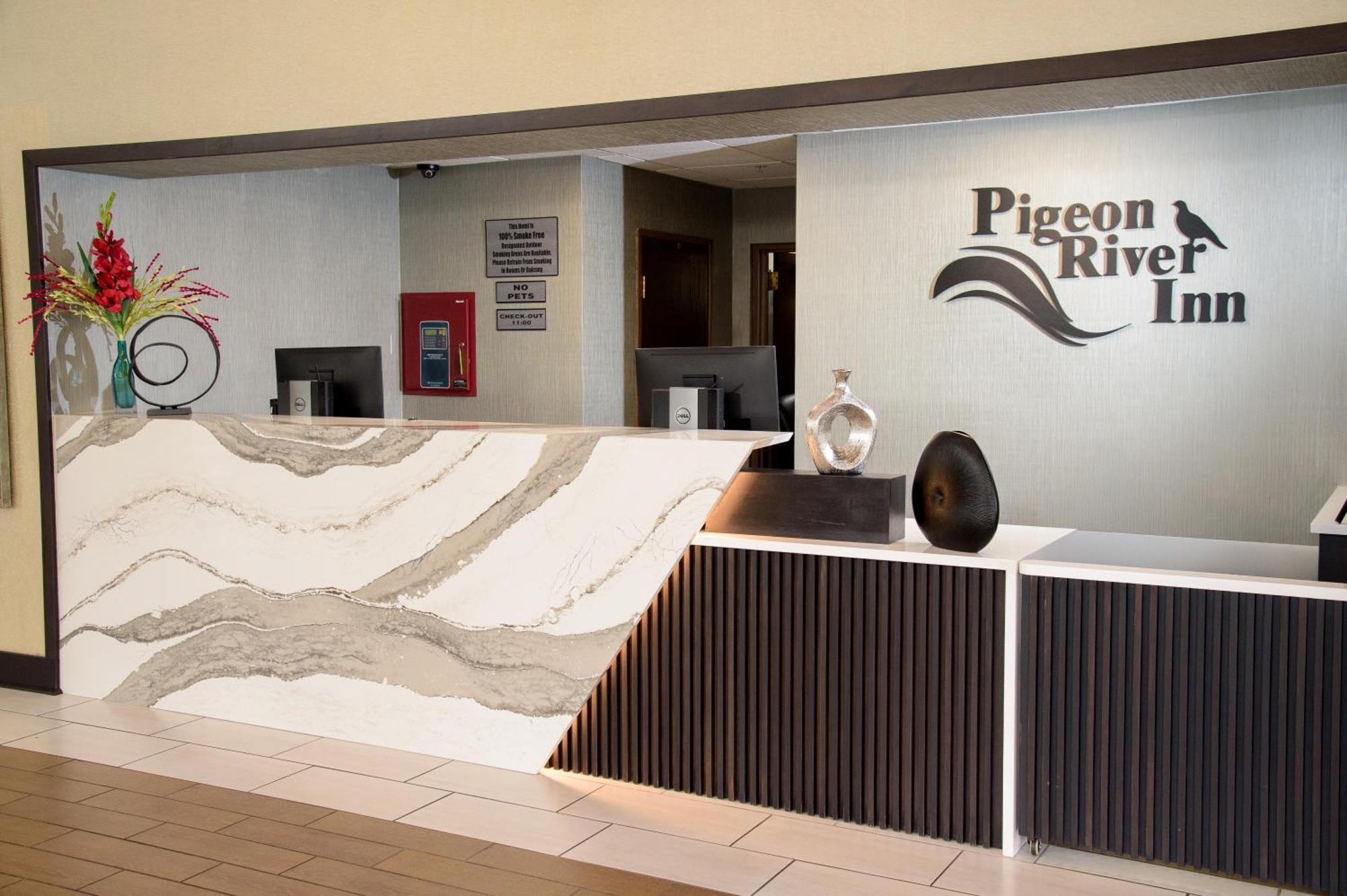 Pigeon River Inn ピジョンフォージ エクステリア 写真